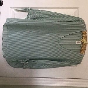 Length at back is 29”, 23” wide, armpit to armpit